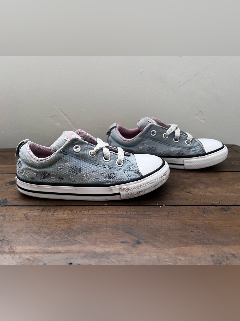 Converse Kids Light Blue and Pink Embroidered Low Top Sneakers